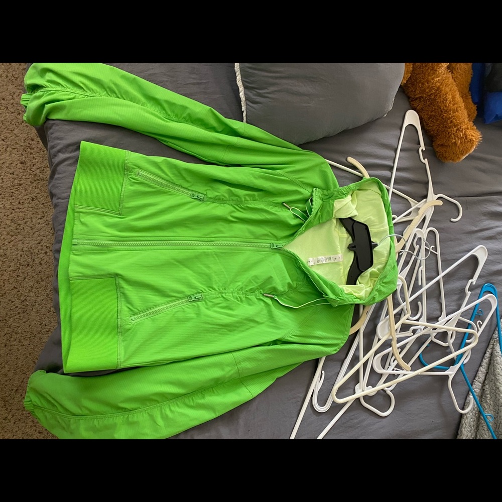 Green lululemon jacket. - Picture 4 of 4